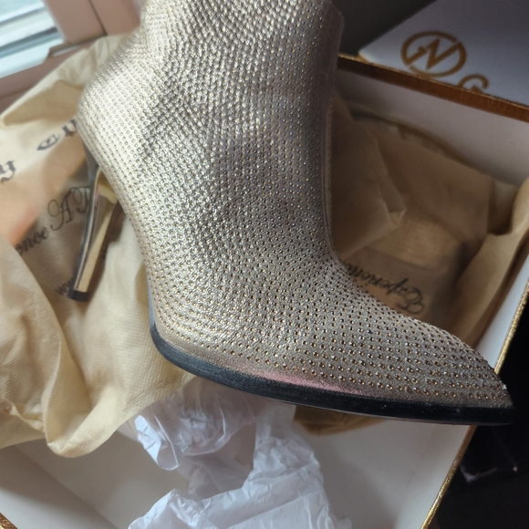 Heels - Picture 16 of 16